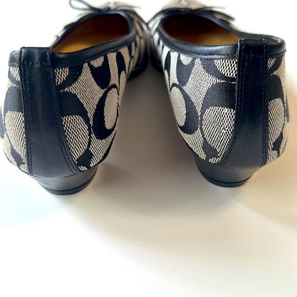 Coach 1” heel monogram shoes size 6 1/2 B - Picture 3 of 10